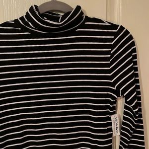 OLD NAVY black and white striped turtle neck NWT